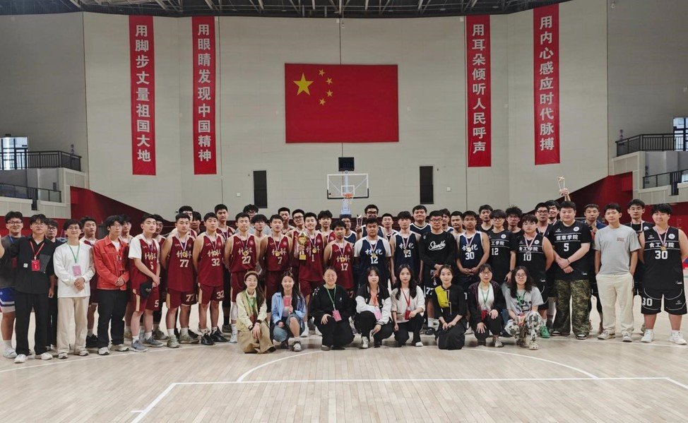 并于4月28日在校体育馆中圆满结束