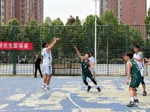 相关文章中场特设女生“定点投篮”趣味