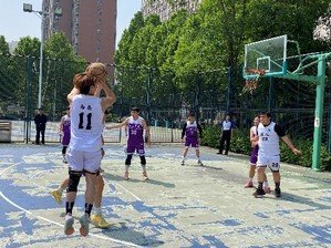 为紧张赛程增添轻松氛围
